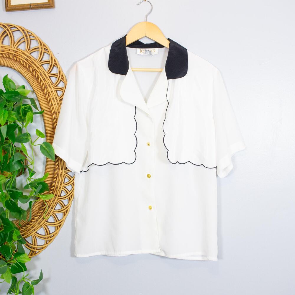 VTG 10 Scallop Trim Cream Black Blouse Contrast Collar Retro | Bright Winter
